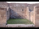 03598 ostia - region i - regio i - insula iv - botteghe (i,iv,1) (opus mixtum) - via dei balconi - 6. laden - bli ri westen - 09-2022.jpg